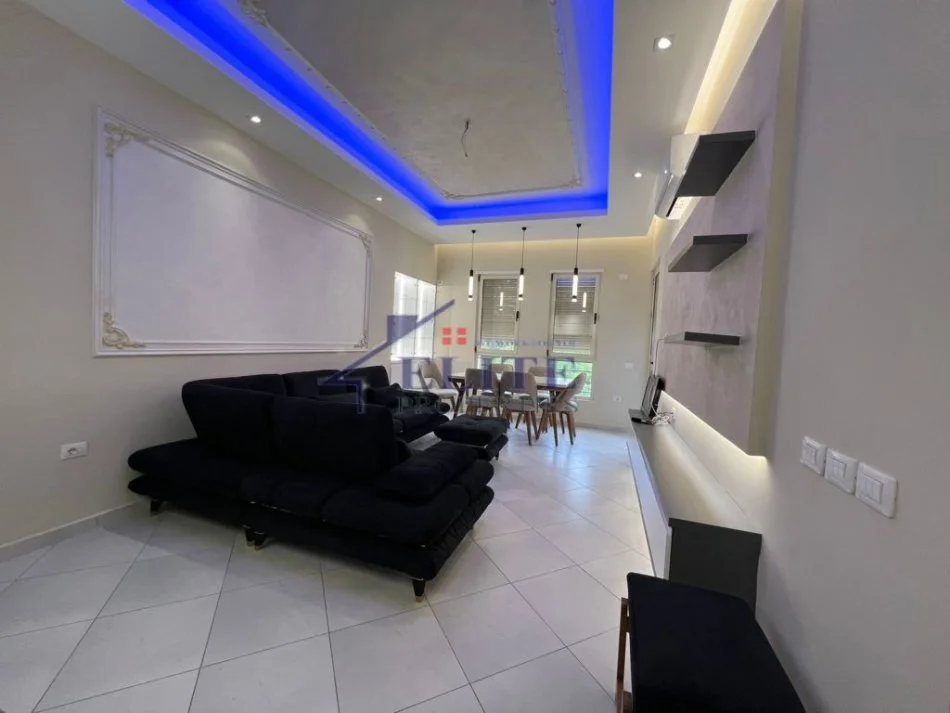 Tirane, jepet me qera apartament 2+1+Ballkon Kati 2, 90 m² 700 € 