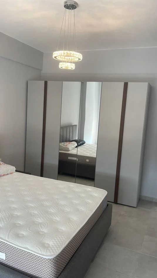Tirane, jepet me qera apartament 2+1+Ballkon , 90 m² 700 € (Materniteti i Ri)