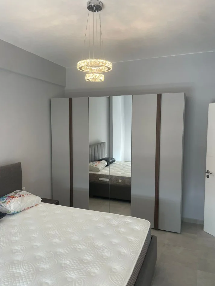 Tirane, jepet me qera apartament 2+1+Ballkon , 90 m² 700 € (Materniteti i Ri)