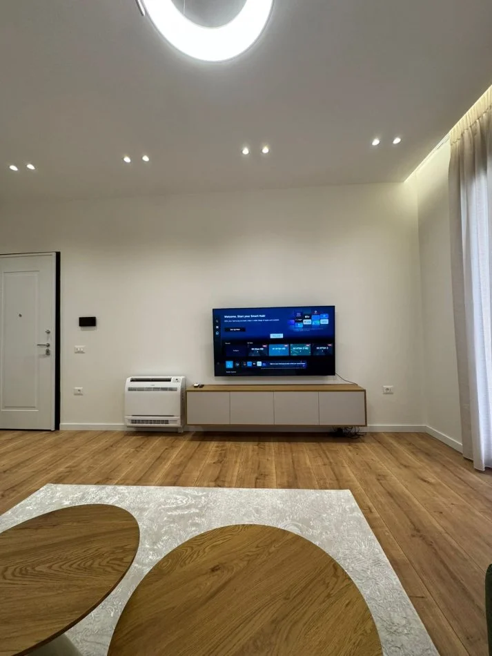 Tirane, jepet me qera apartament 2+1+Ballkon , 110 m² 1.200 € (Kompleksi Delijorgji)