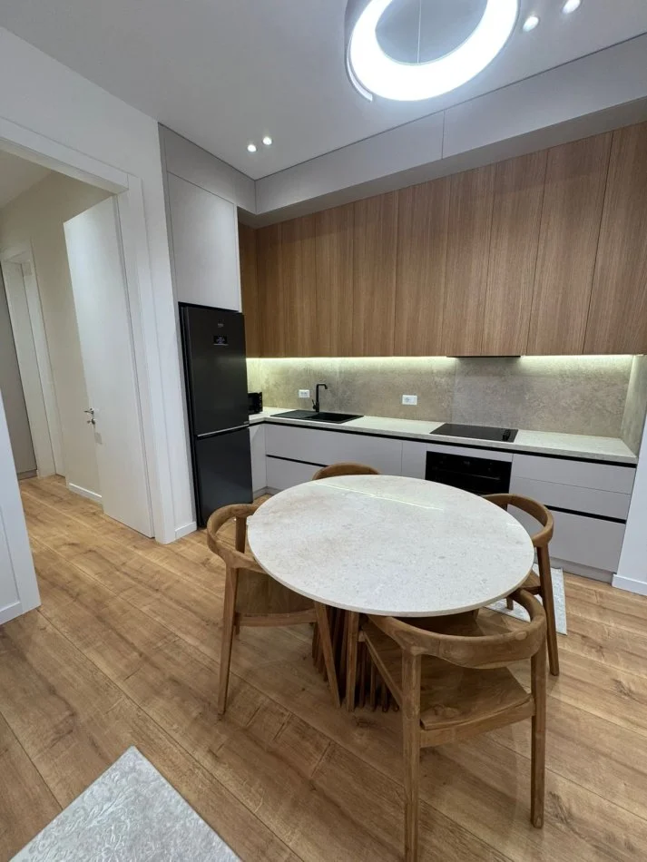 Tirane, jepet me qera apartament 2+1+Ballkon , 110 m² 1.200 € (Kompleksi Delijorgji)