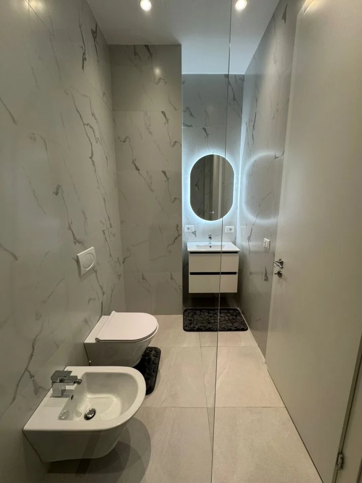 Tirane, jepet me qera apartament 2+1+Ballkon , 110 m² 1.200 € (Kompleksi Delijorgji)