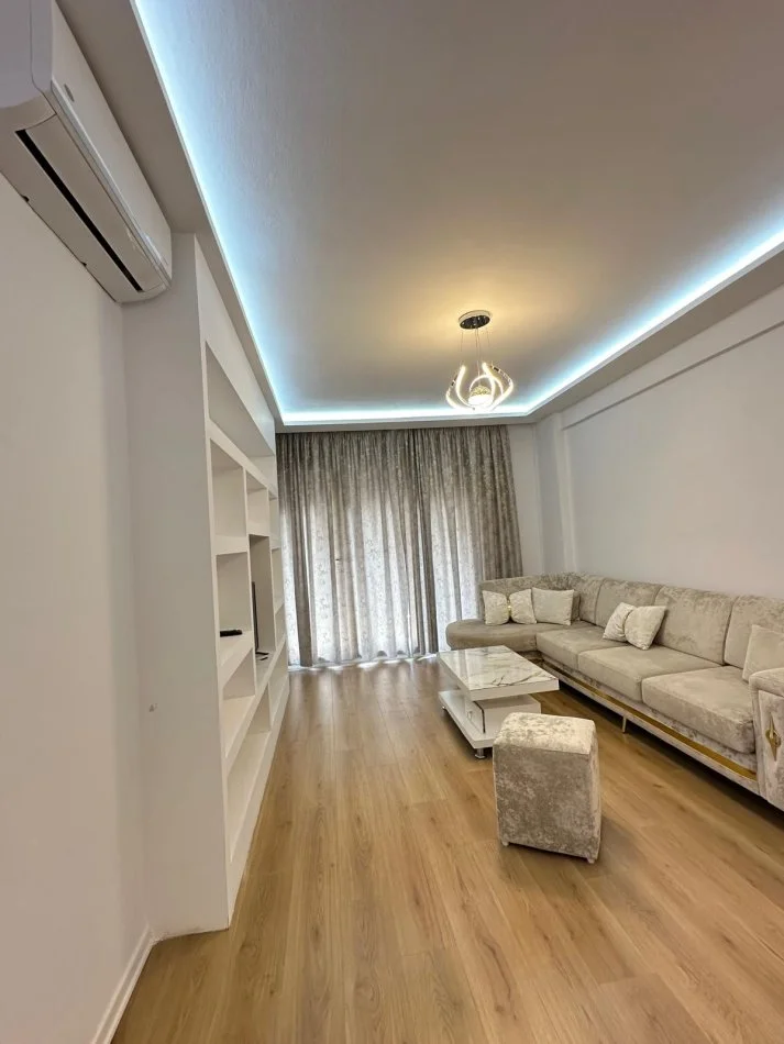 Tirane, jepet me qera apartament 1+1+Ballkon Kati 5, 73 m² 550 € 