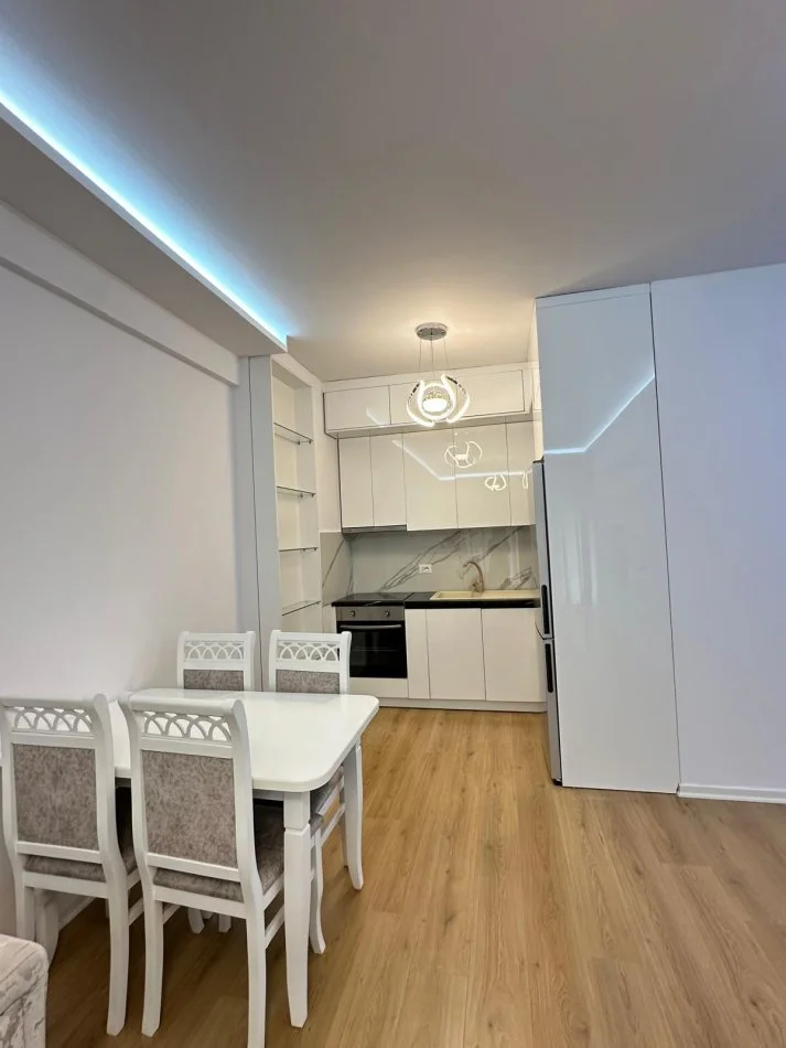 Tirane, jepet me qera apartament 1+1+Ballkon Kati 5, 73 m² 550 € 