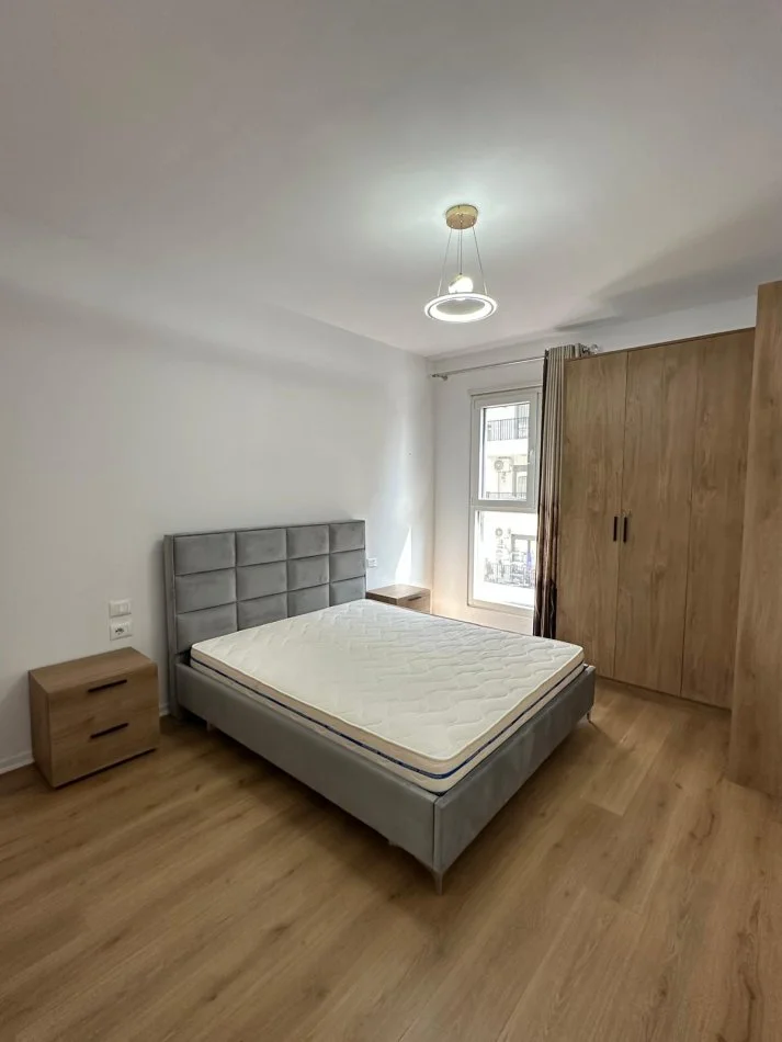 Tirane, jepet me qera apartament 1+1+Ballkon Kati 5, 73 m² 550 € 