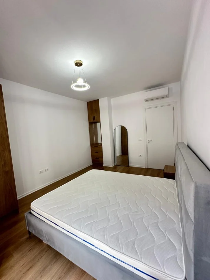 Tirane, jepet me qera apartament 1+1+Ballkon Kati 5, 73 m² 550 € 