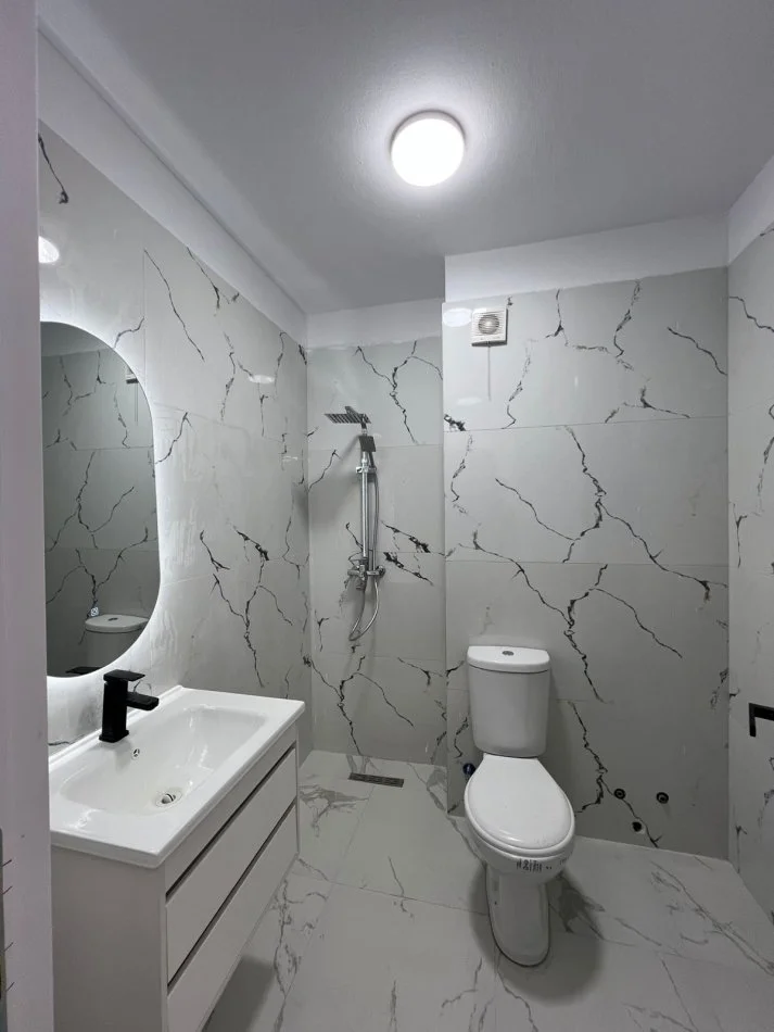 Tirane, shitet 1+1+Ballkon Kati 2, 105.000 € 