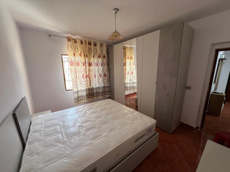 Vlore, shitet apartament 1+1+Ballkon Kati 4, 56 m² 68.000 € (Rruga Mustafa Bello)