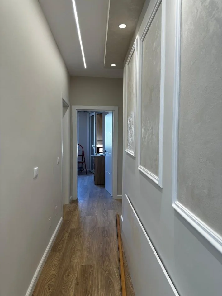 Tirane, jepet me qera apartament 2+1+Ballkon Kati 4, 85 m² 600 € (ish fusha aviacionit)