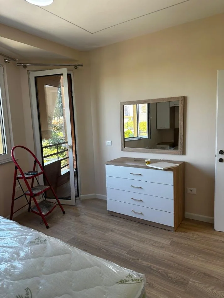 Tirane, jepet me qera apartament 2+1+Ballkon Kati 4, 85 m² 600 € (ish fusha aviacionit)