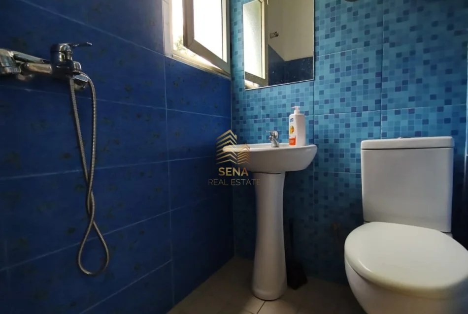 Tirane, jepet me qera apartament 1+1+Ballkon Kati 2, 35 m² 370 € (Rruga 5 Maj)