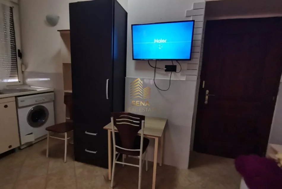 Tirane, jepet me qera apartament 1+1+Ballkon Kati 2, 35 m² 370 € (Rruga 5 Maj)