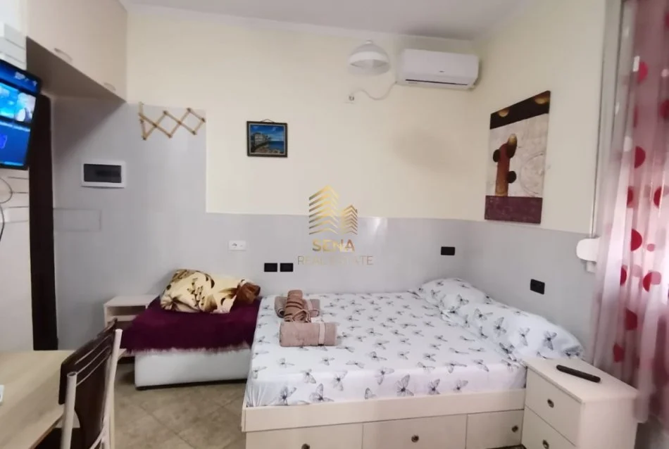 Tirane, jepet me qera apartament 1+1+Ballkon Kati 2, 35 m² 370 € (Rruga 5 Maj)