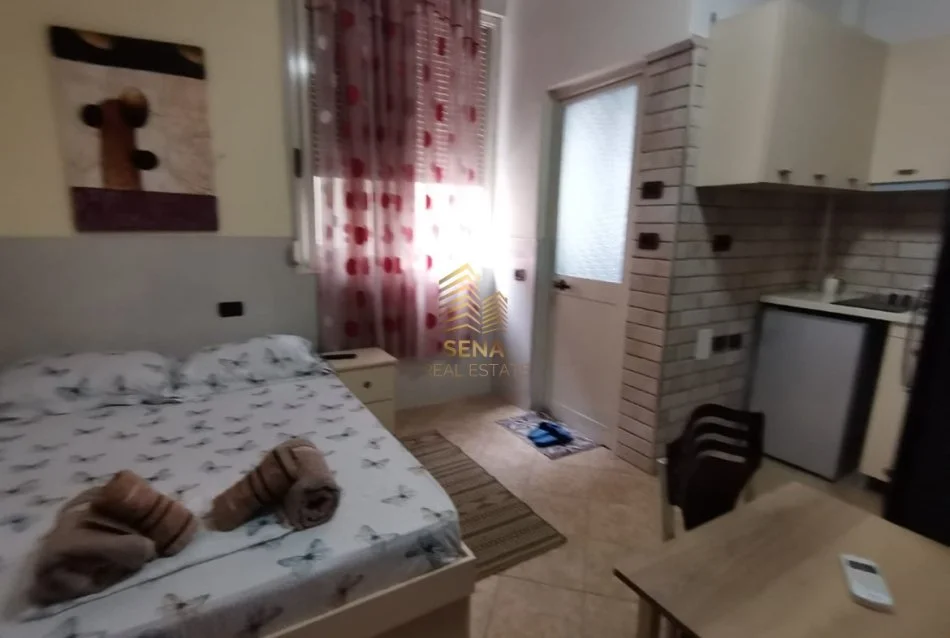 Tirane, jepet me qera apartament 1+1+Ballkon Kati 2, 35 m² 370 € (Rruga 5 Maj)