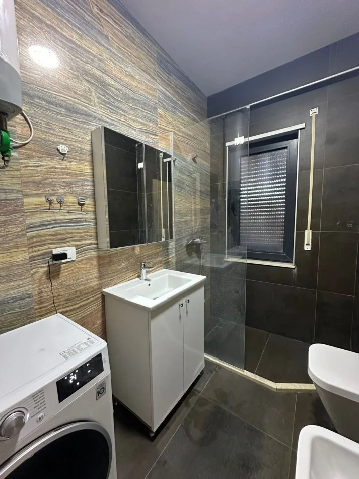Tirane, jepet me qera apartament 1+1+Ballkon Kati 4, 65 m² 600 € (rruga dervish hatixhe)