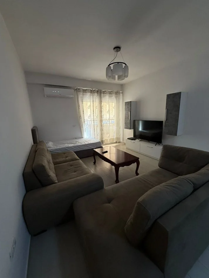 Tirane, jepet me qera apartament 1+1 Kati 6, 70 m² 600 € (Komuna e Parisit)