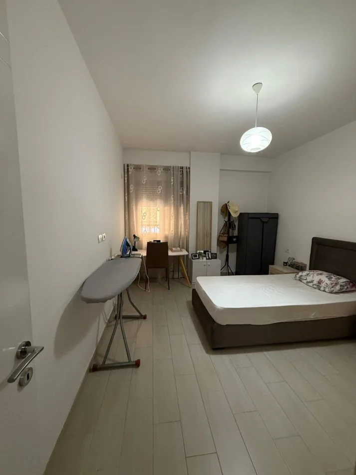 Tirane, jepet me qera apartament 1+1 Kati 6, 70 m² 600 € (Komuna e Parisit)