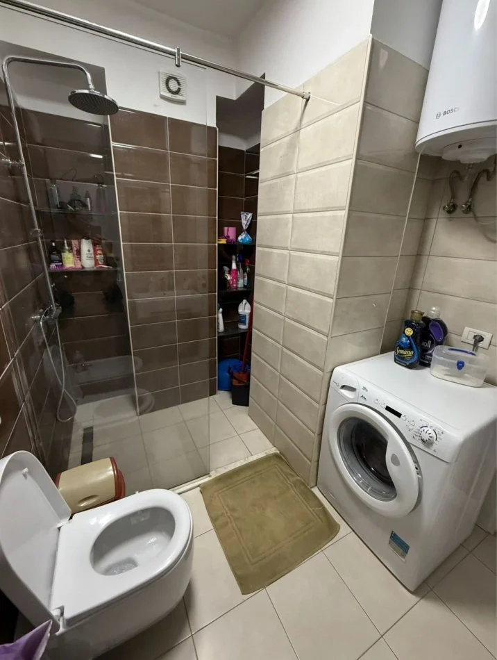 Tirane, jepet me qera apartament 1+1 Kati 6, 70 m² 600 € (Komuna e Parisit)