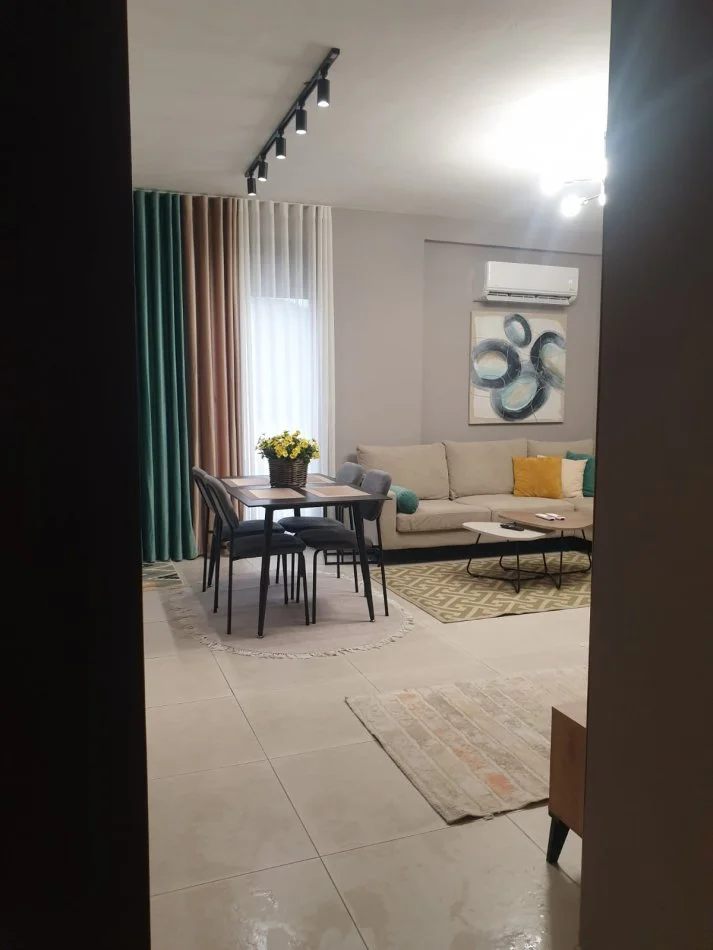 Tirane, jepet me qera apartament 2+1 Kati 5, 70 m² 1.000 € (Rezidenca Botaniku)