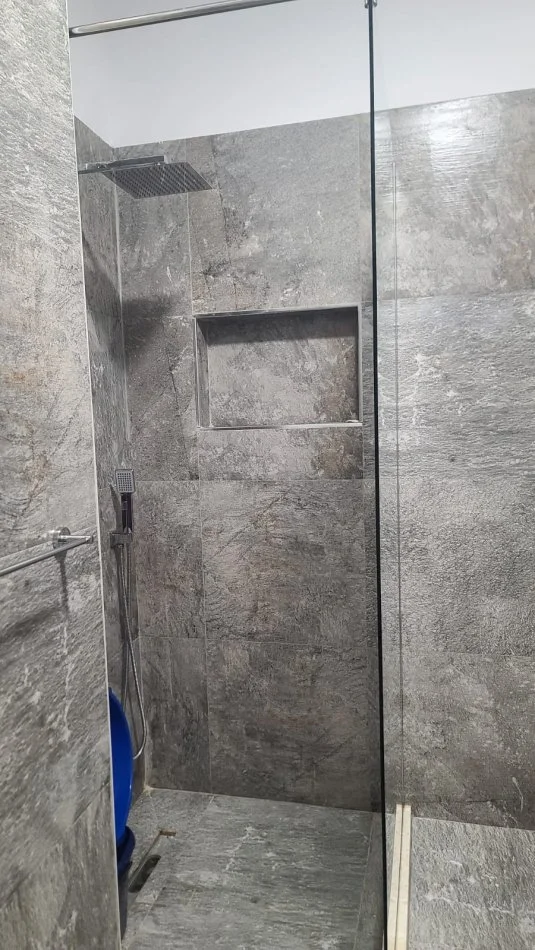 Tirane, jepet me qera apartament 1+1 Kati 9, 50 m² 800 € (Rruga Riza Cerova)