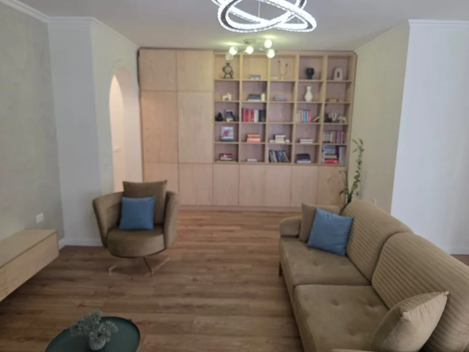 Tirane, jepet me qera apartament 2+1 Kati 4, 110 m² 750 € (mbikalimi komunes)