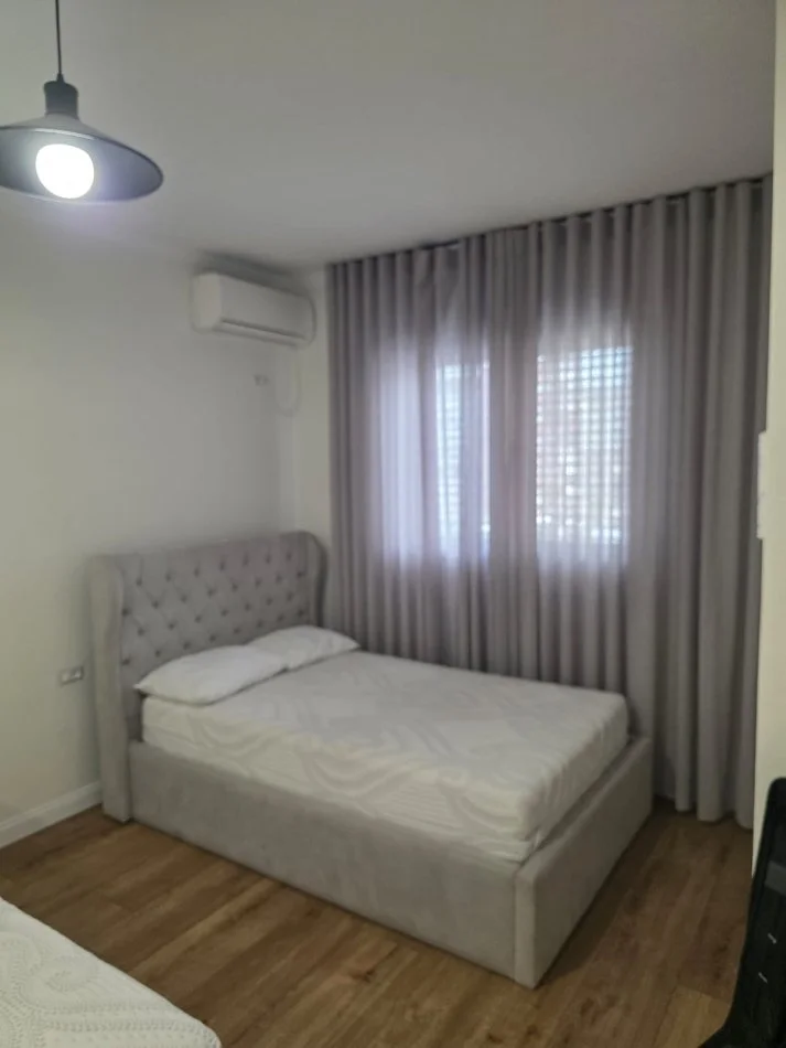 Tirane, jepet me qera apartament 2+1 Kati 4, 110 m² 750 € (mbikalimi komunes)