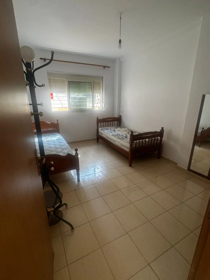 Tirane, shitet apartament 1+1 Kati 1, 54 m² 75.000 € (Kristal Center)