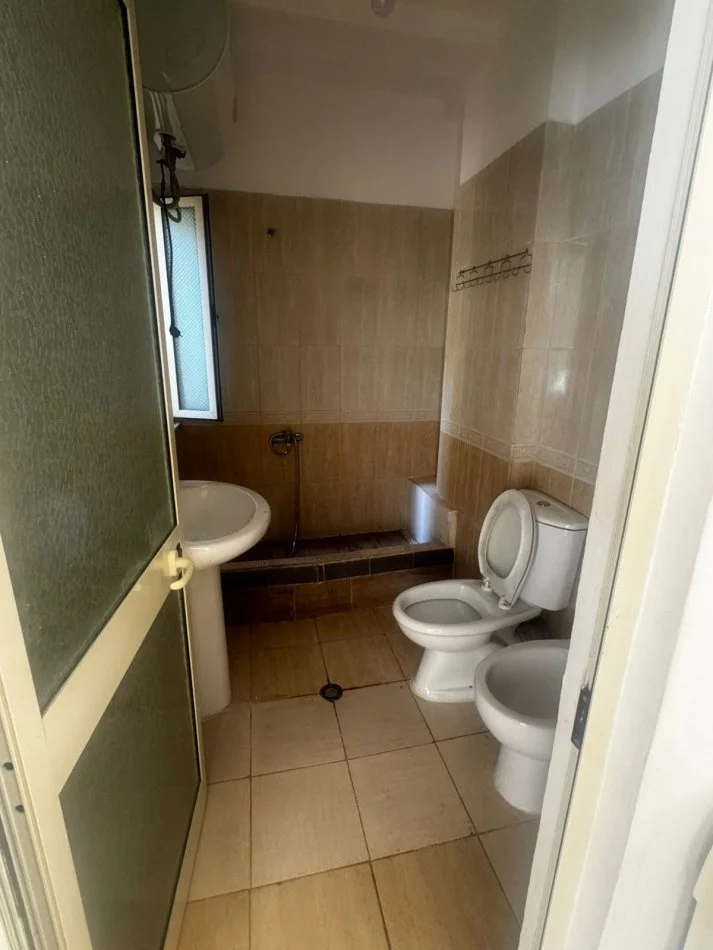 Tirane, shitet apartament 1+1 Kati 1, 54 m² 75.000 € (Kristal Center)