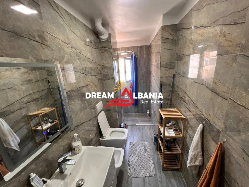 Tirane, jepet me qera apartament 2+1 , 80 m² 650 € (tek Rruga e Durresit prane Gjimnazit Qemal Stafa)