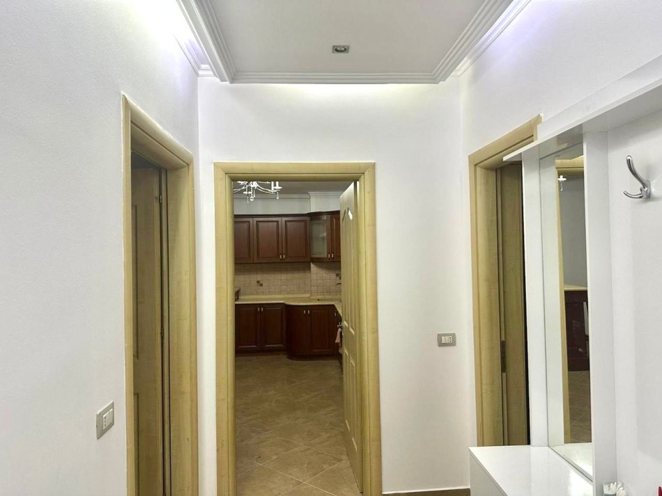 Me Qira Apartament💫: 2+1+1Wc & 1 Ballkone + GARAZHD 📍 Qender ,Rruga Fortuzi || 870€/Muaj