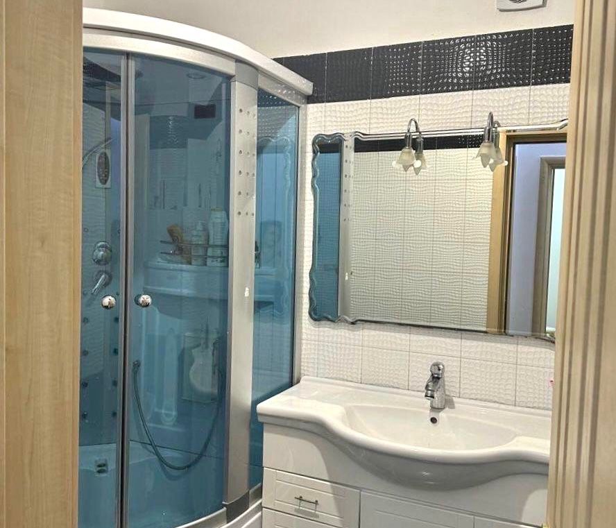 Me Qira Apartament💫: 2+1+1Wc & 1 Ballkone + GARAZHD 📍 Qender ,Rruga Fortuzi || 870€/Muaj