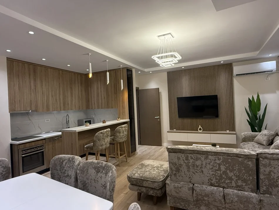 Tirane, jepet me qera apartament 2+1+Ballkon Kati 2, 150 m² 800 € (RRUGA KOPESHTI BOTANIK LIQENI I THATE)