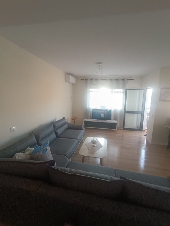 Tirane, jepet me qera nga Pronari, pa-komision apartament 2+1+Ballkon Kati 5, 94 m² 400 € (Spitali Hygea - Casa Italia)
