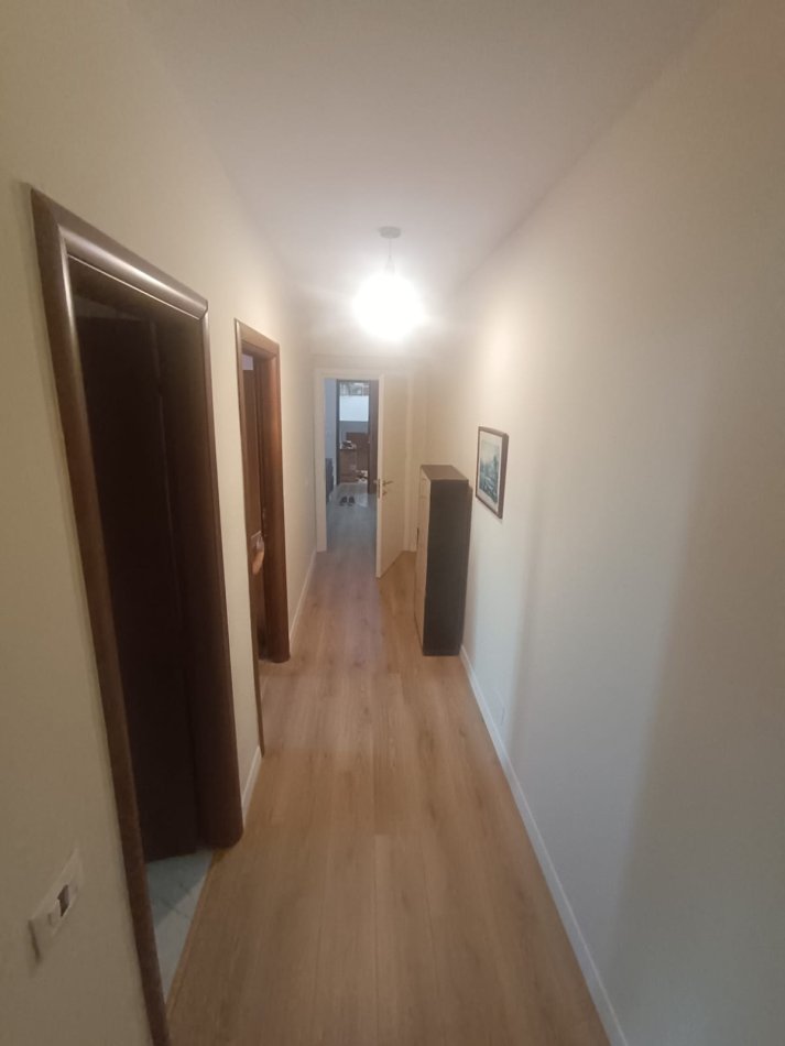 Tirane, jepet me qera nga Pronari, pa-komision apartament 2+1+Ballkon Kati 5, 94 m² 400 € (Spitali Hygea - Casa Italia)