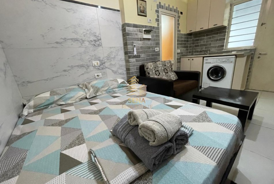 Tirane, jepet me qera garsonier 1+1 Kati 1, 35 m² 330 € (Rruga Gjon Mili)