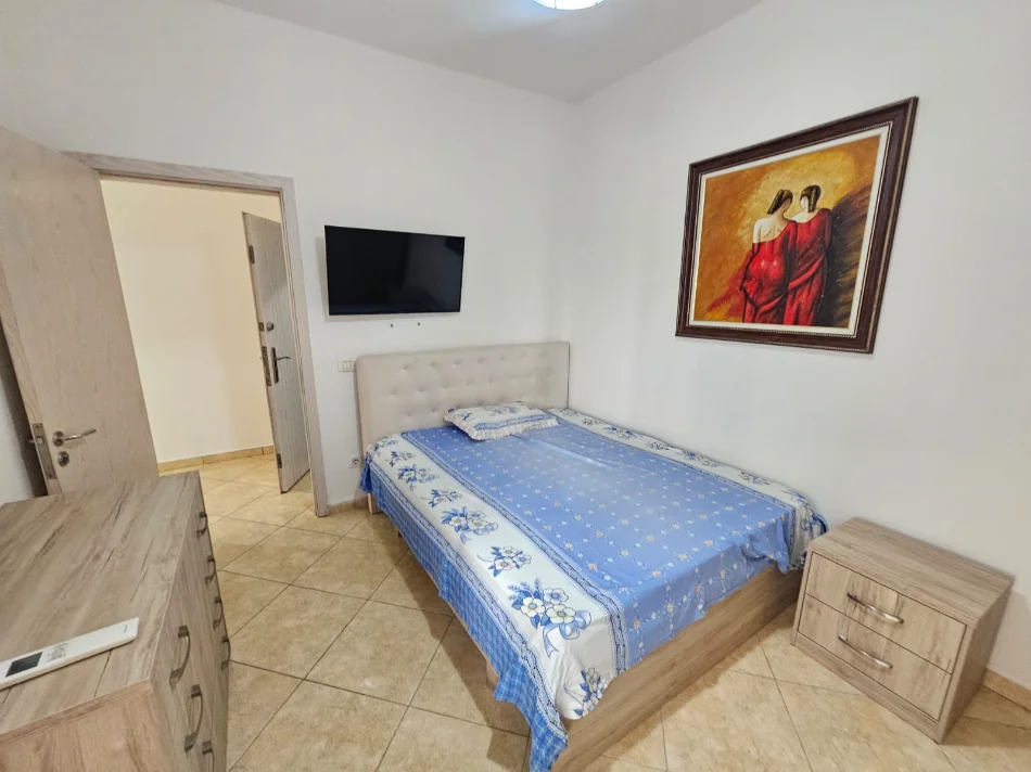 Shkembi Kavajes, jepet me qera apartament 2+1+Aneks+Ballkon Kati 1, 90 m² 350 € 