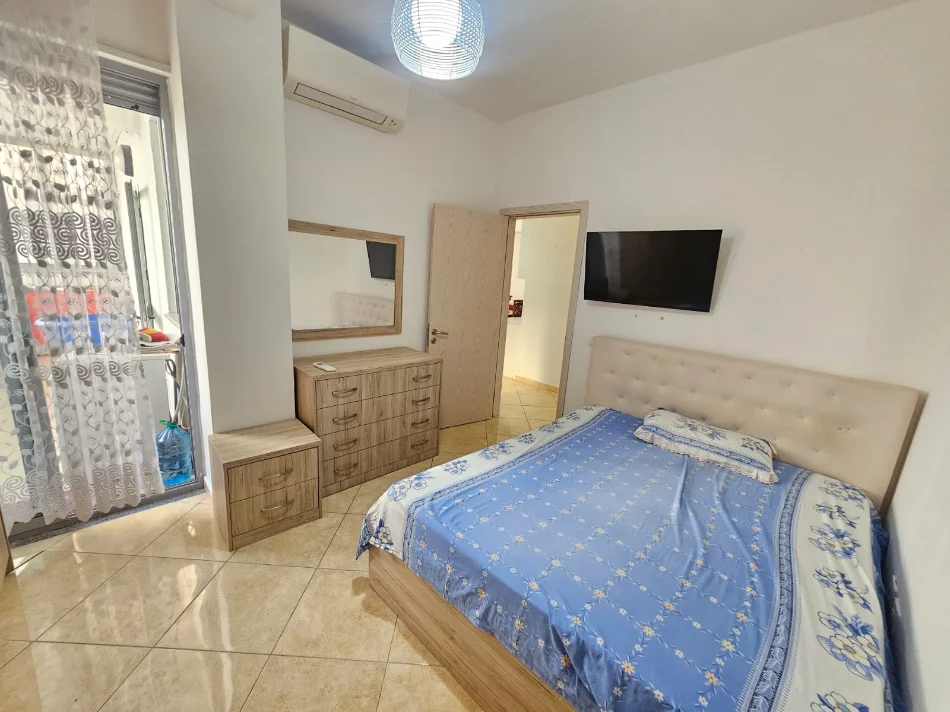 Shkembi Kavajes, jepet me qera apartament 2+1+Aneks+Ballkon Kati 1, 90 m² 350 € 
