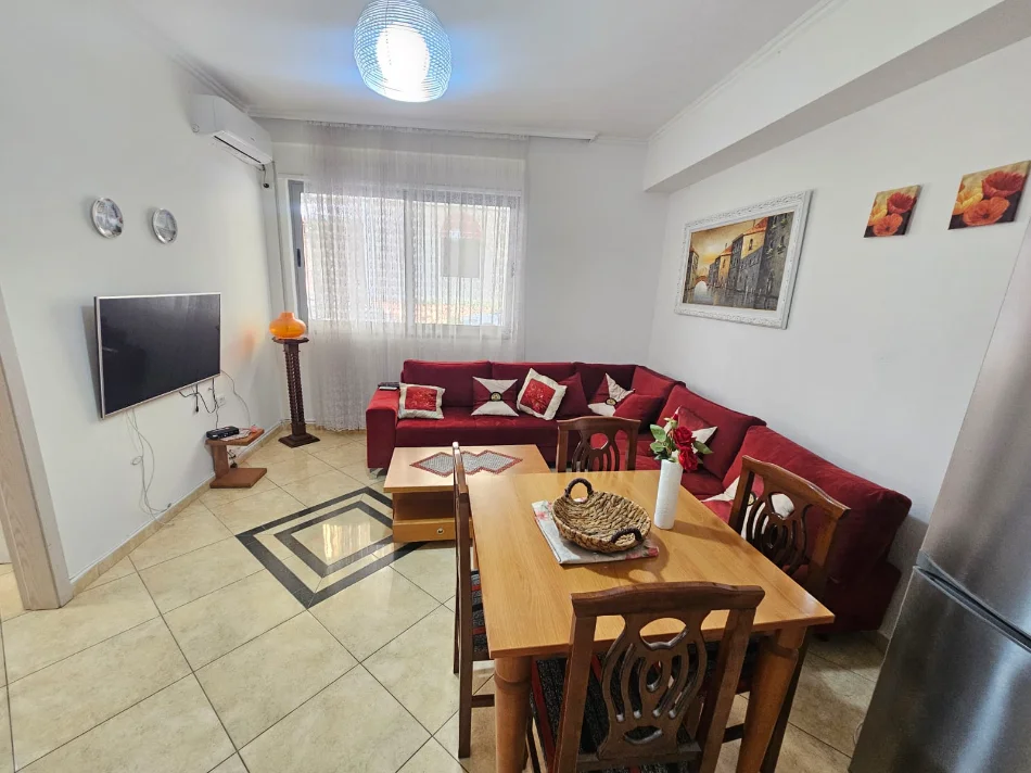 Shkembi Kavajes, jepet me qera apartament 2+1+Aneks+Ballkon Kati 1, 90 m² 350 € 