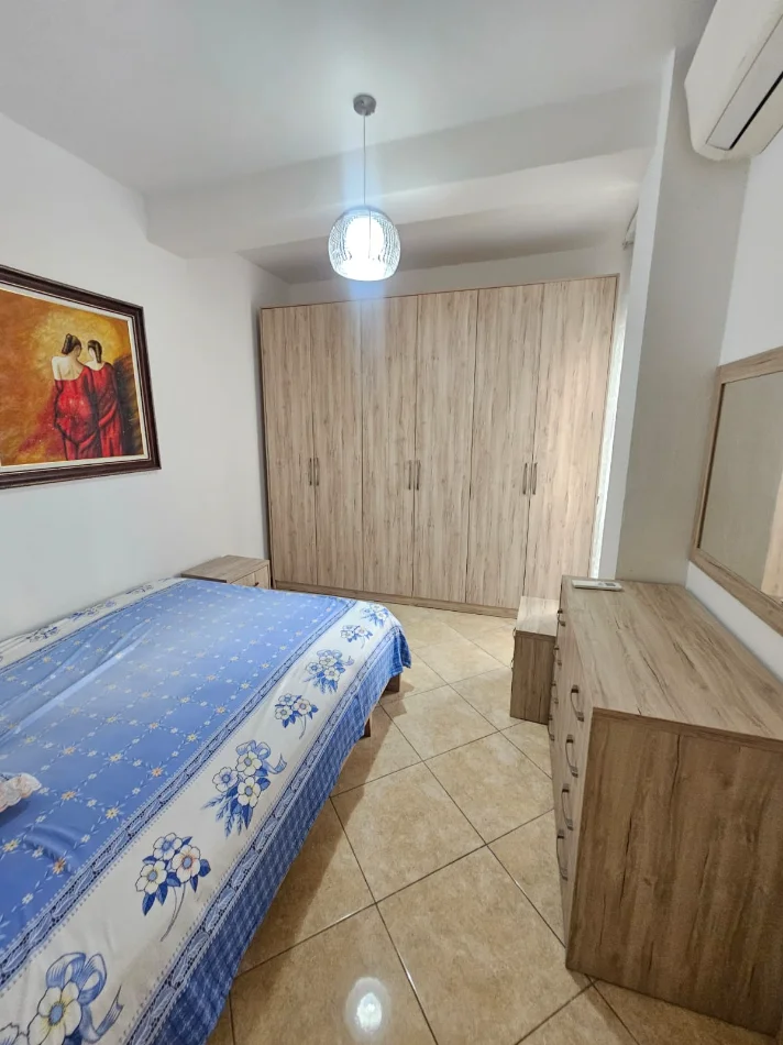 Shkembi Kavajes, jepet me qera apartament 2+1+Aneks+Ballkon Kati 1, 90 m² 350 € 