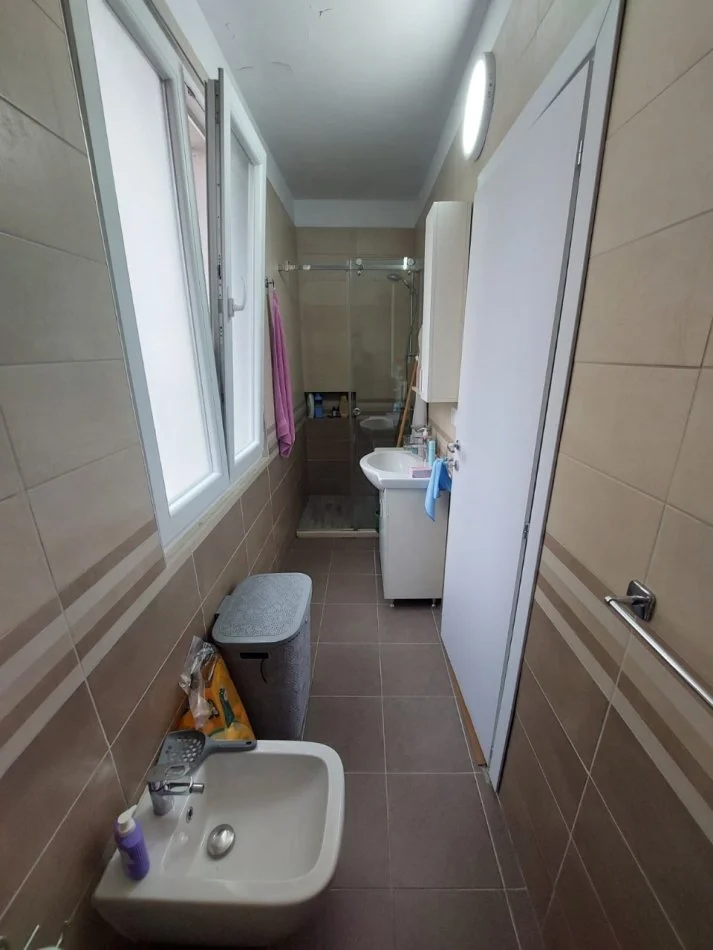Tirane, shitet 3 Katshe , 200 m² 450.000 € (Rruga Elbasanit,Shkolla e Baletit)