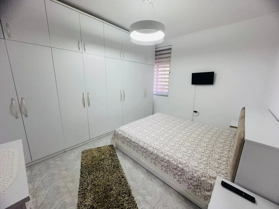 Tirane, jepet me qera apartament 1+1 Kati 5, 70 m² 550 € (Rruga Kongresi i Manastirit)
