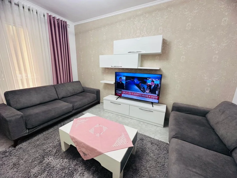 Tirane, jepet me qera apartament 1+1 Kati 5, 70 m² 550 € (Rruga Kongresi i Manastirit)