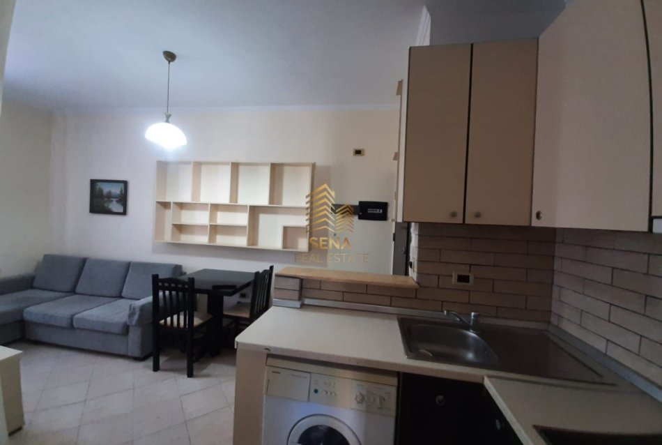 Tirane, jepet me qera apartament 1+1+Ballkon Kati 4, 48 m² 420 € (Rruga 5 Maji)