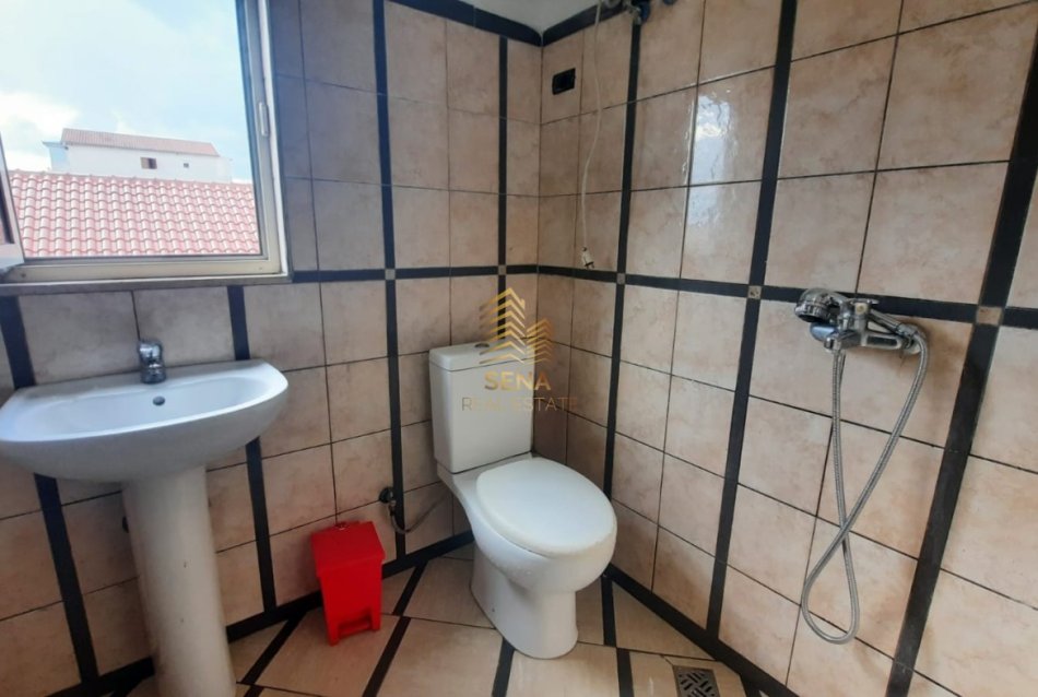 Tirane, jepet me qera apartament 1+1+Ballkon Kati 4, 48 m² 420 € (Rruga 5 Maji)