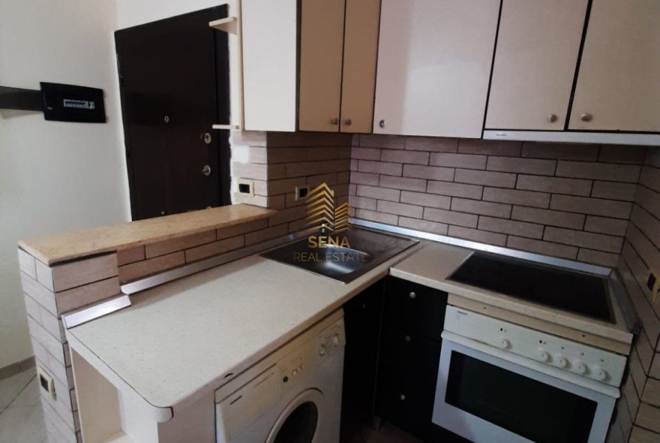 Tirane, jepet me qera apartament 1+1+Ballkon Kati 4, 48 m² 420 € (Rruga 5 Maji)