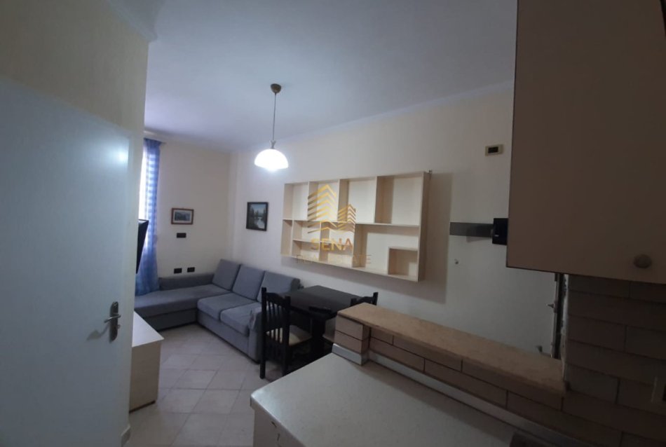 Tirane, jepet me qera apartament 1+1+Ballkon Kati 4, 48 m² 420 € (Rruga 5 Maji)