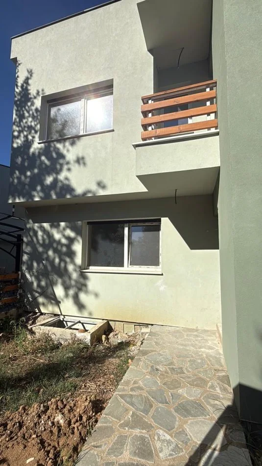 Tirane, shitet Vile 3 Katshe Kati 3, 326 m² 850.000 € (Prane TEG)