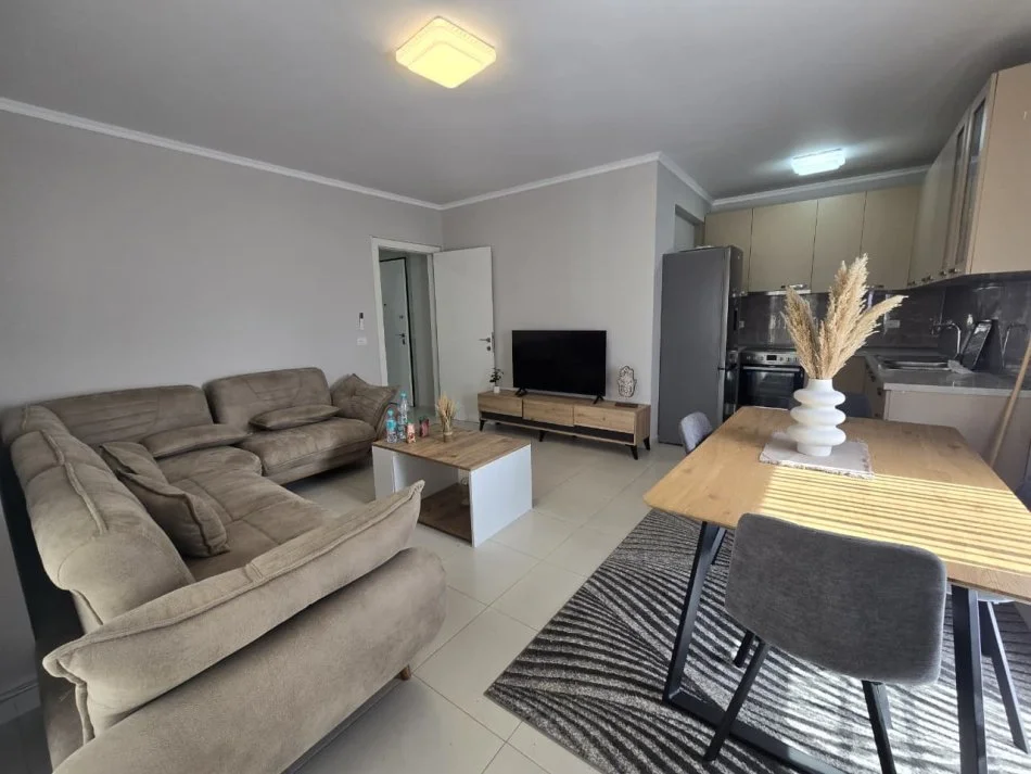 Tirane, jepet me qera apartament 2+1 Kati 5, 850 € (Rrugen Haxhi Hysen Dalliu (Prokuroria ))