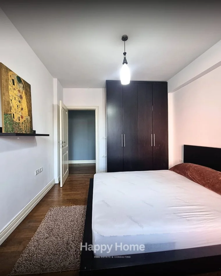 Tirane, jepet me qera apartament 2+1+Ballkon Kati 5, 110 m² 1.000 € (Nobis)