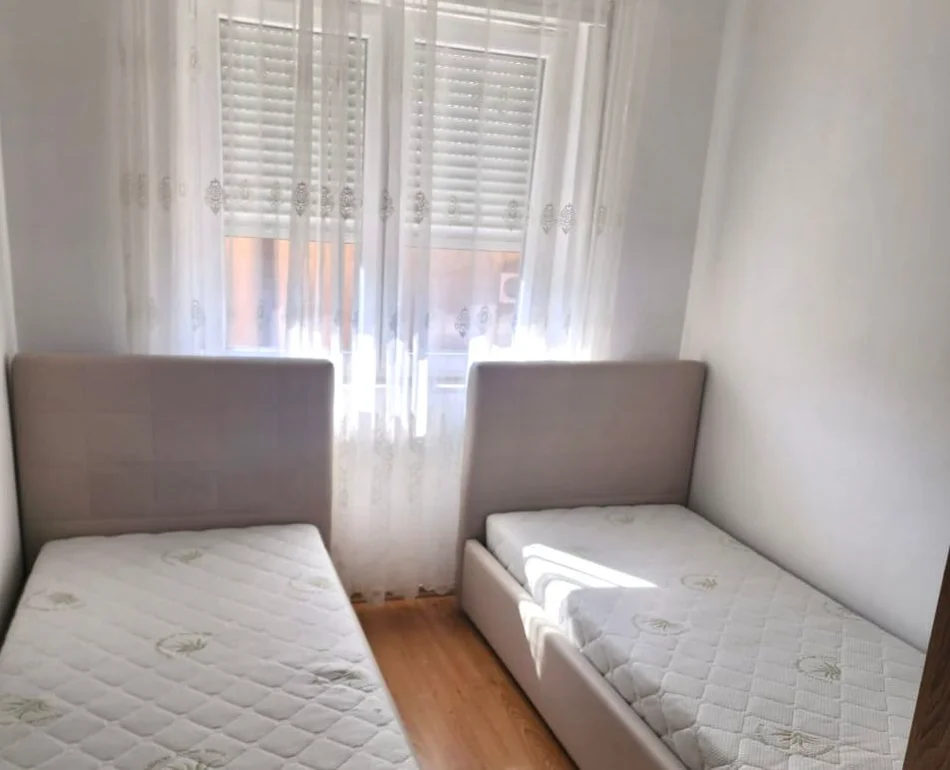 Me Qera: 🏡 2+1+2wc 📍Prane QSUT - Kt 2 - Pllt. I Ri - 70.000 Leke/Muaj 🔥